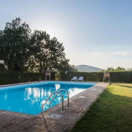 Tuscan Style Apartment, Shared Pool Holiday home *
